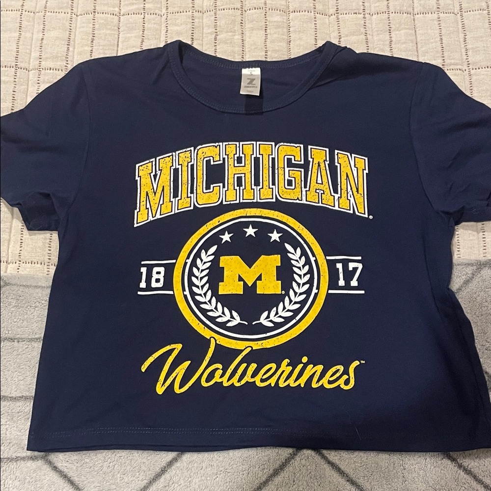 Michigan Wolverines women’s Navy Blue crop T-Shirt